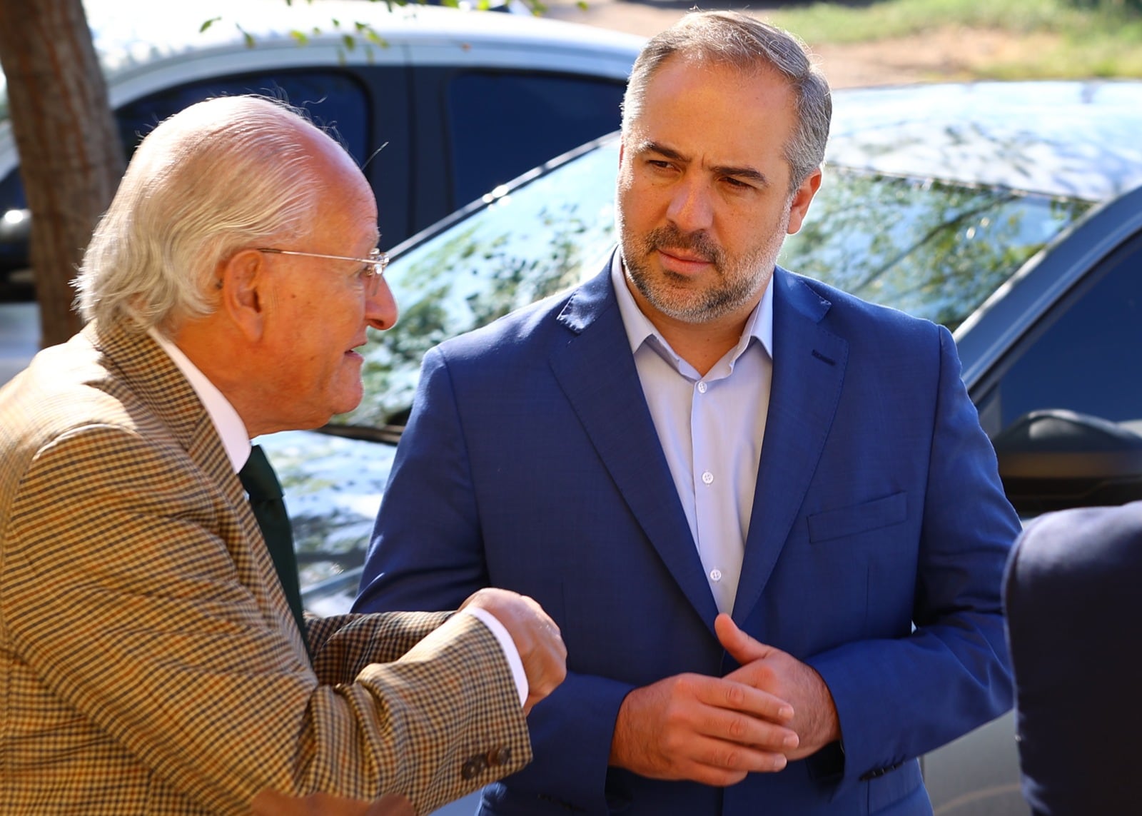 El intendente Matías Stevanato se reunió con Abel Albino, fundador de la Fundación CONIN. El encuentro tuvo el objetivo de articular acciones para asistir a una red de merenderos y comedores comunitarios. Foto: Prensa Maipú