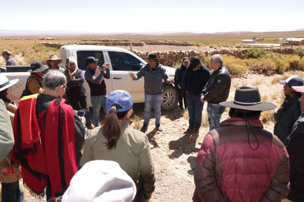 Las delegaciones de ambos países confluyeron en un punto del posible "Ruta del Bicentenario", la localidad boliviana de Larcas.