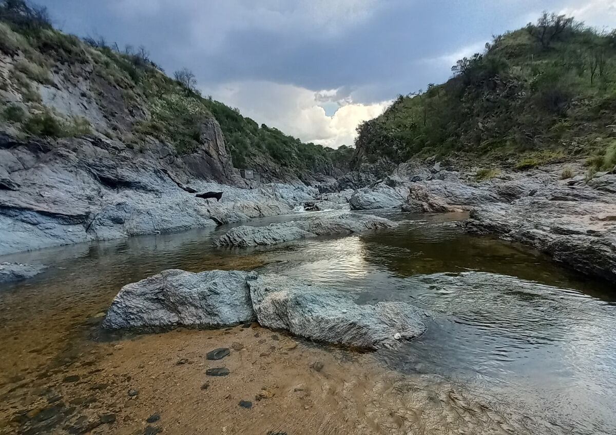 Un bosque de película y aguas cristalinas: así es el pueblo “escondido” en medio de las Sierras de Córdoba