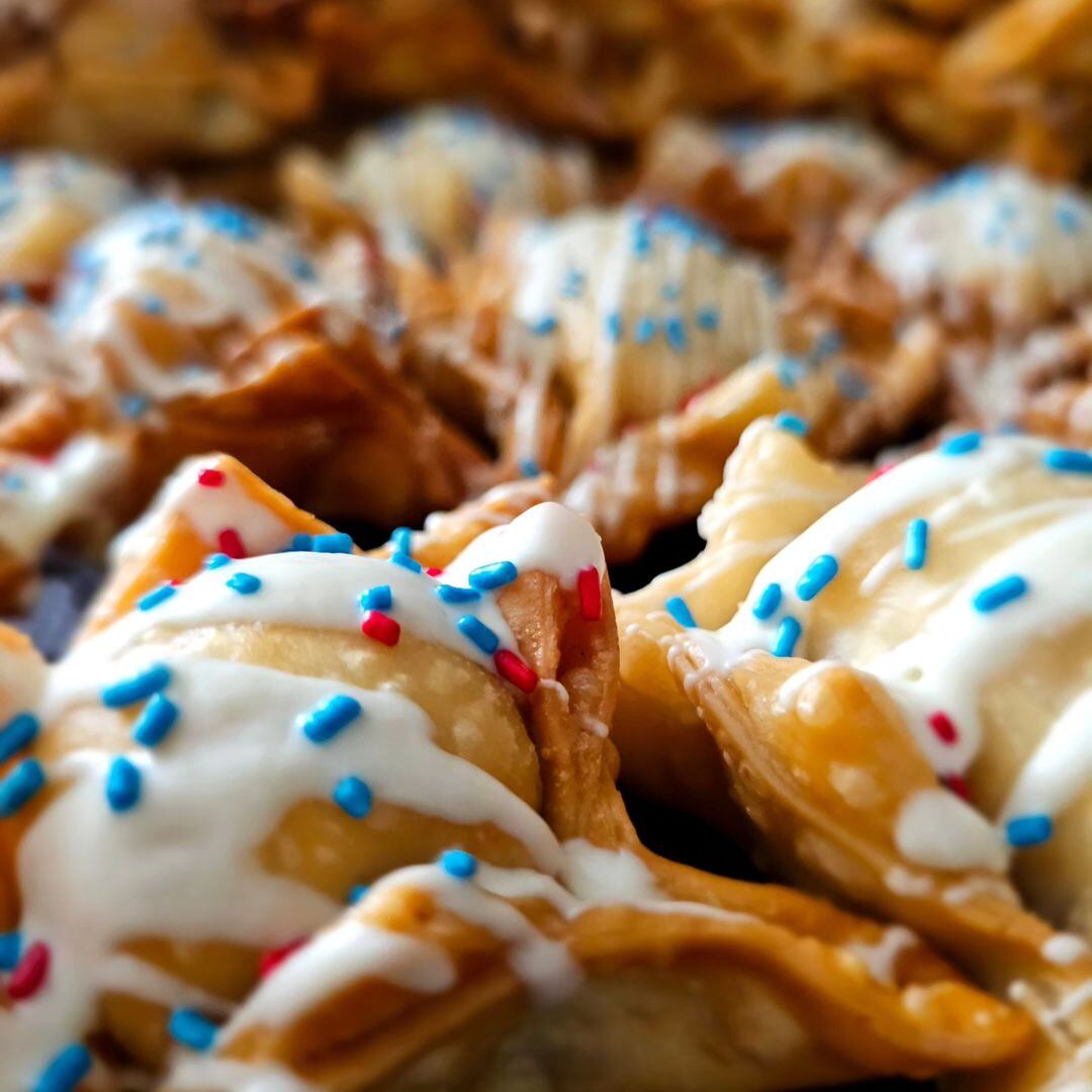 Los pastelitos de dulce de leche, fernet y nueces.