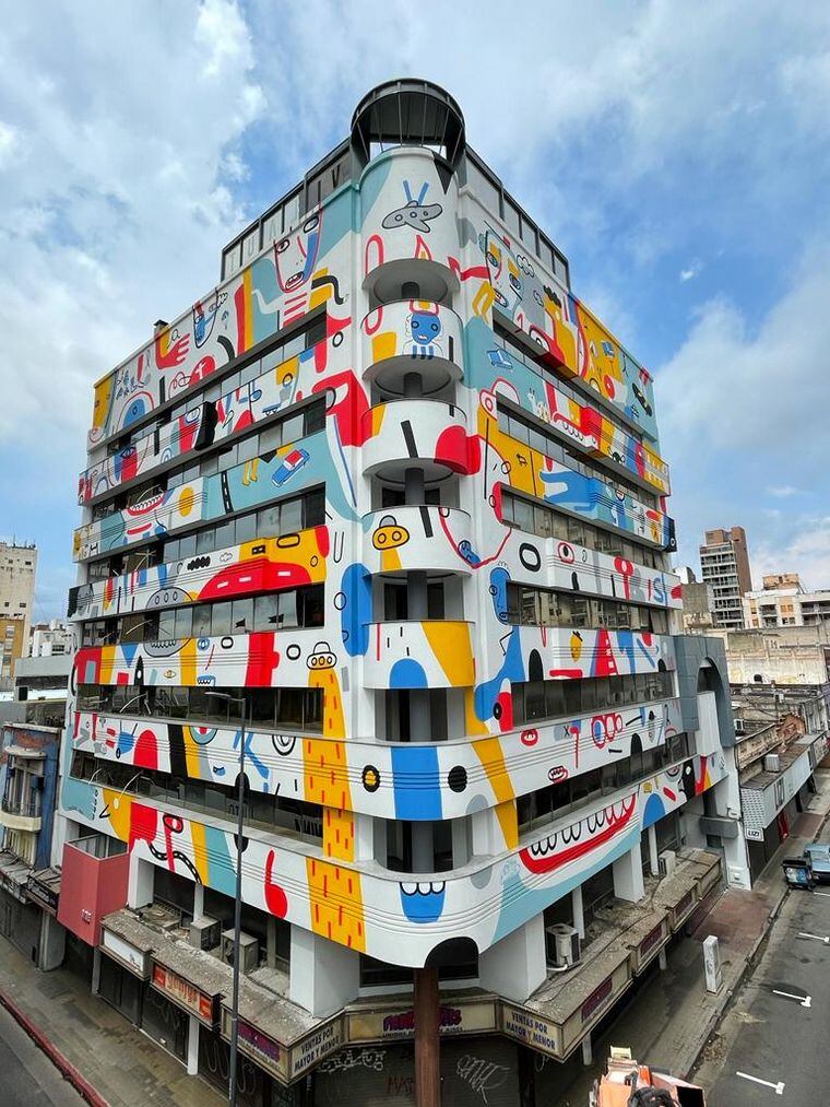 El mural fue realizado por el artista cordobés TEC.