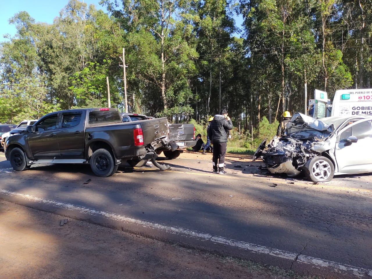 Accidente en cadena en Gobernador Roca: hay dos heridos y daños materiales.