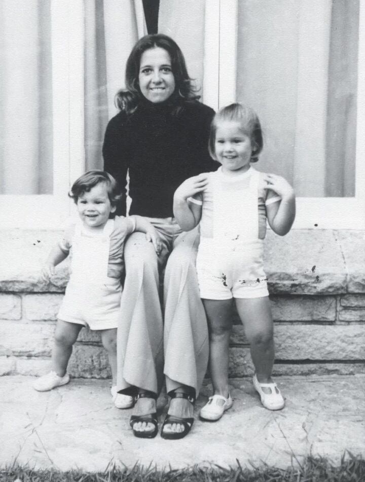 La pequeña Máxima junto a su madre y su hermana