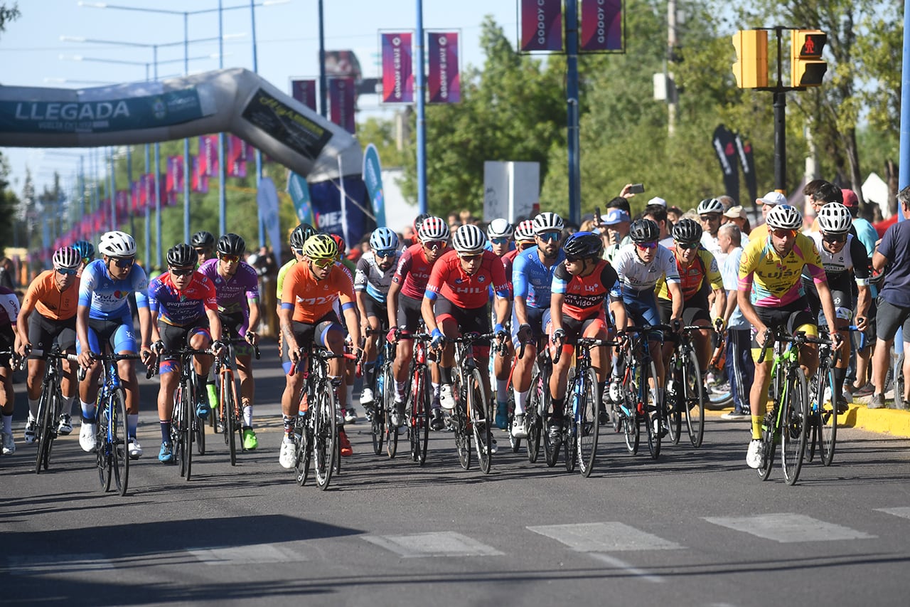 Ciclismo Vuelta de Mendoza 2023. Foto: José Gutiérrez / Los Andes