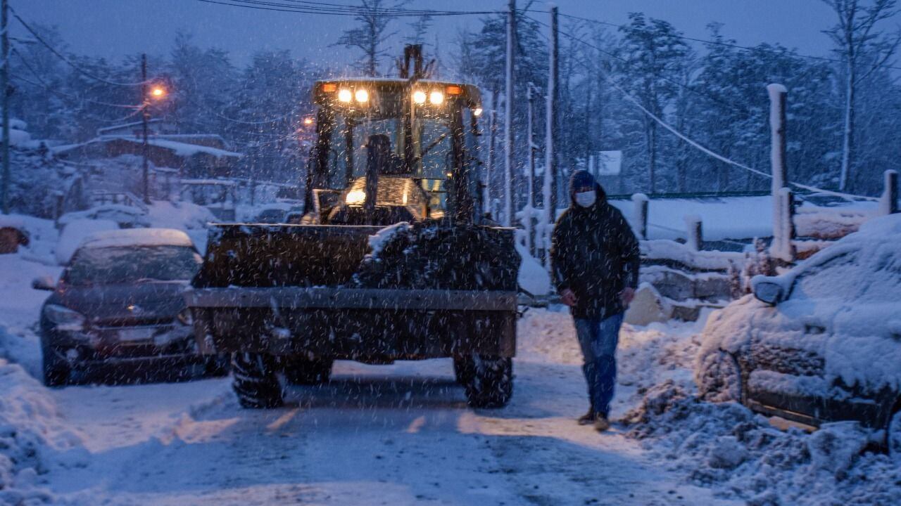 Andorra, por su ubicación en la cadena montañosa de los Pirineos, suele atravesar inviernos muy crudos, y es cuando se ofrecen más posibilidades laborales.