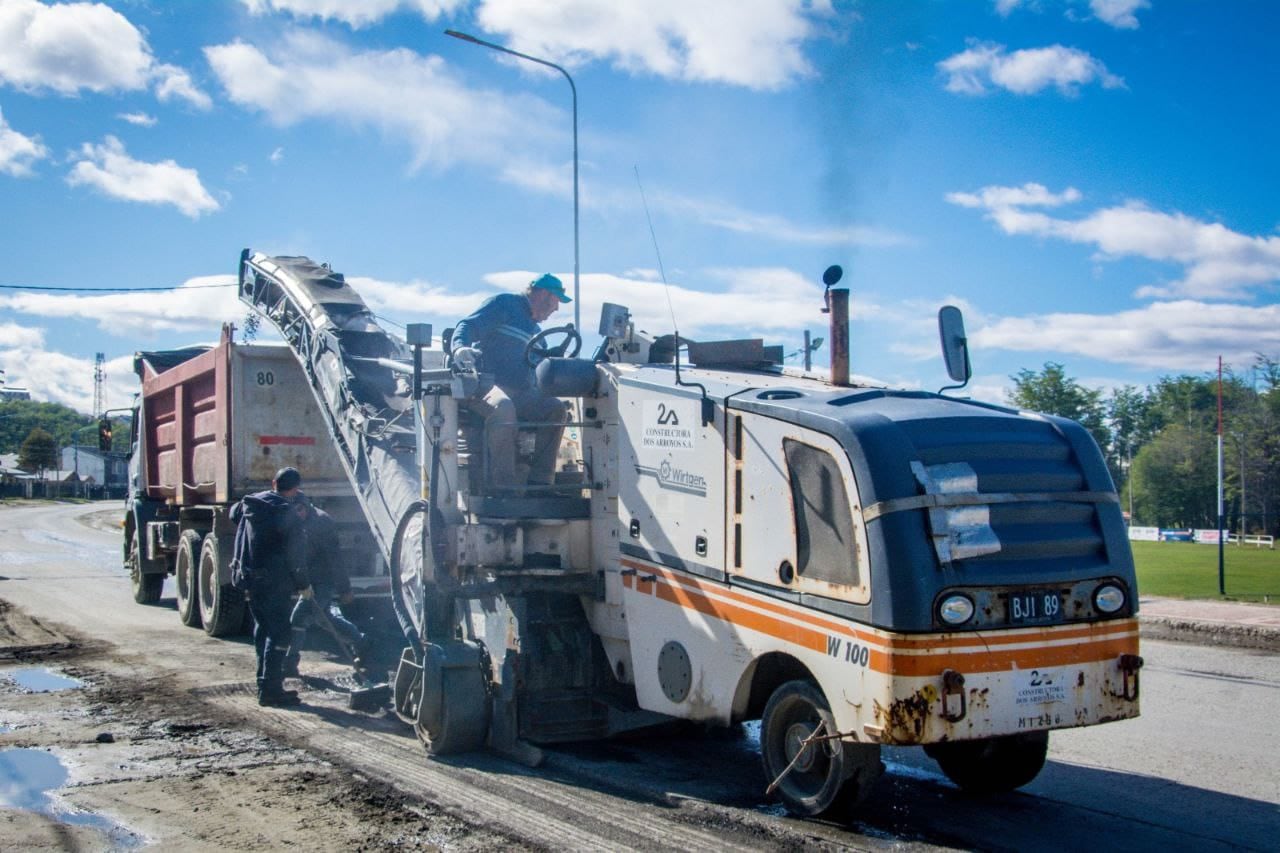 Ushuaia: avanza la recuperación vial en calle Hipólito Yrigoyen y Héroes de Malvinas