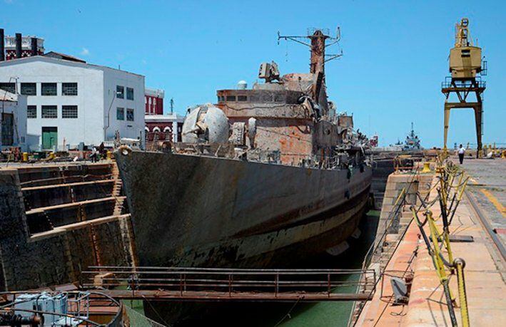 Luego del tiempo que estuvo semi hundido, el personal de Buzos de Salvamento de la Armada logró reflotar al Destructor A.R.A. Santísima Trinidad,. Actualmente dejó de formar parte del patrimonio nacional y podría terminar como chatarra.