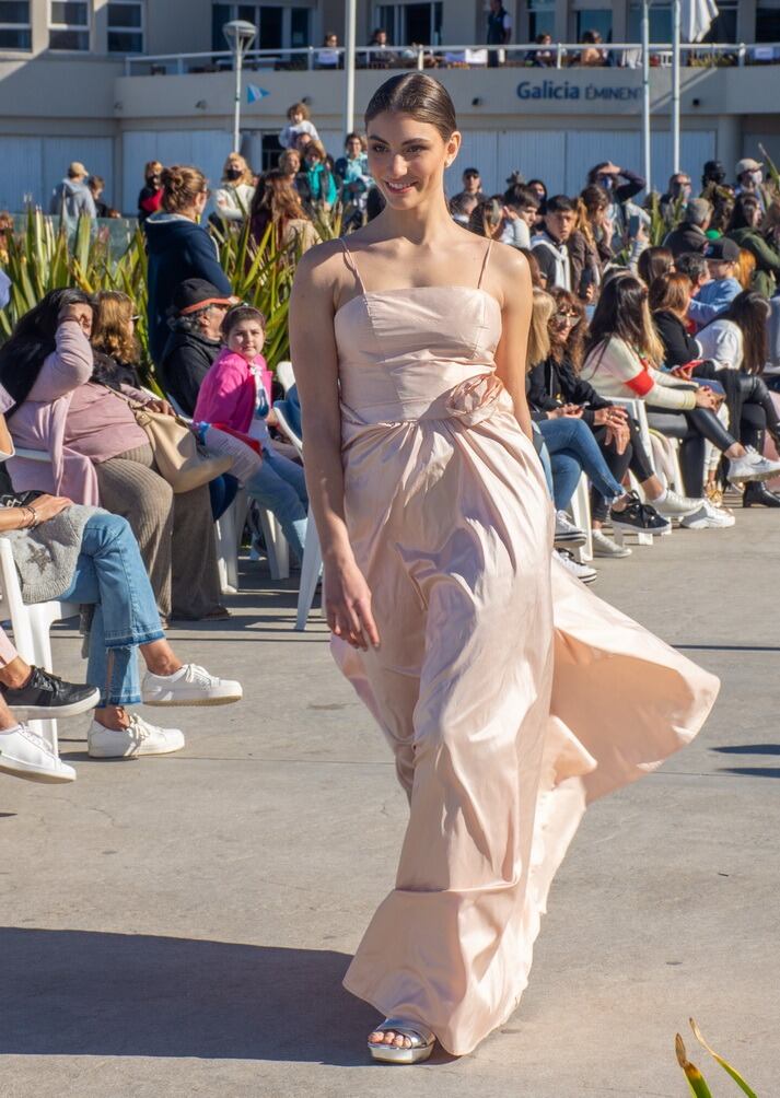 El Emtur y la Cimmar realizaron en el corazón del Playa Grande, el primer desfile pos pandemia y de cara a la temporada: la 3ra edición de Moda en Mar del Plata