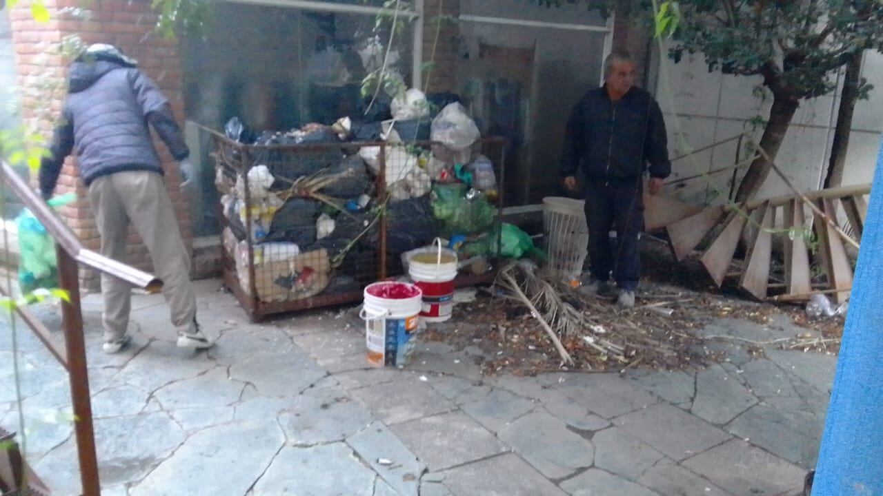 Higiene Urbana de Tres Arroyos procedió a la limpieza del Paseo Español