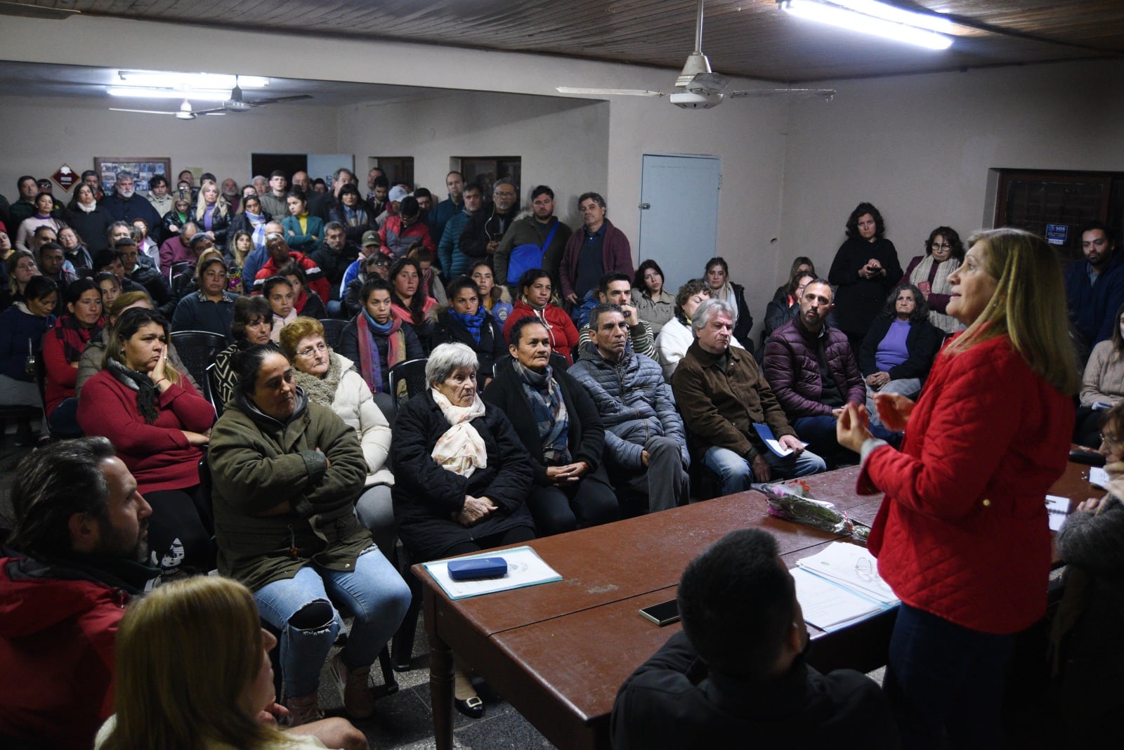 Rosario Romero con vecinalistas de Paraná.