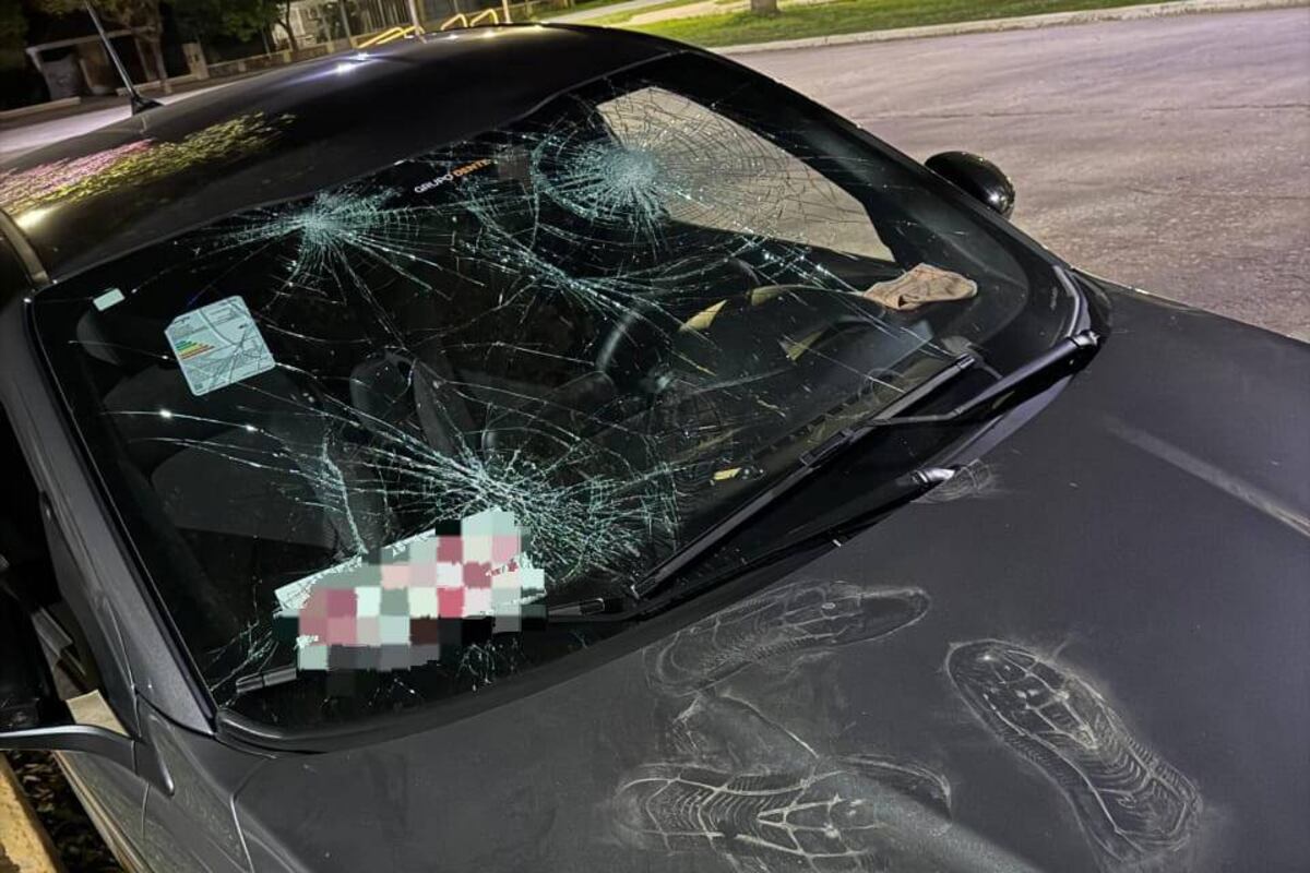 Violencia en Córdoba: pidió que dejen de hacer ruido y le destrozaron el auto