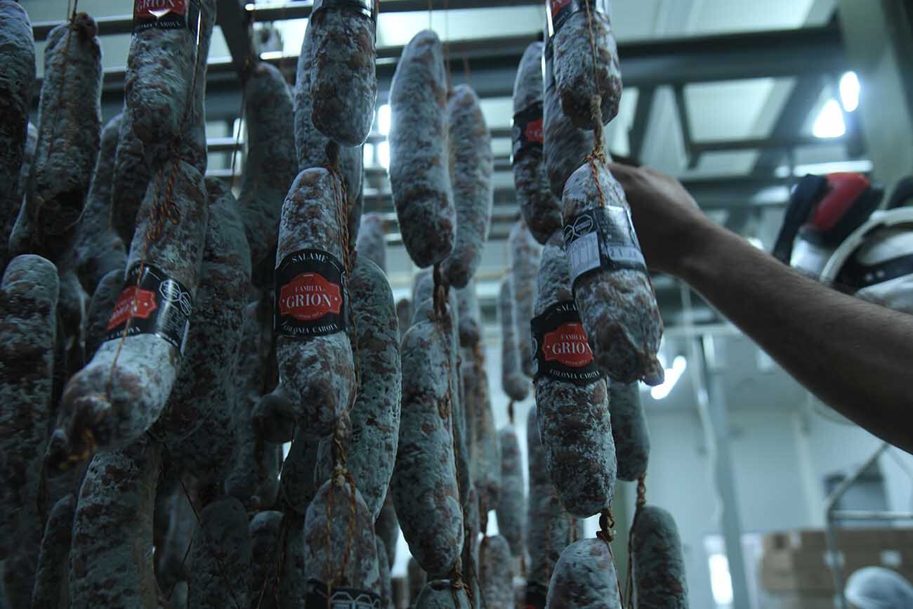 El salame de etiqueta negra es el producto estrella de Familia Grión. (Ramiro Pereyra / La Voz)