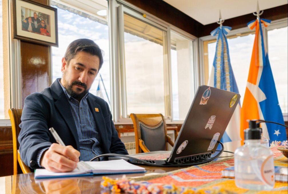 Federico Zapata García, Ministro de Finanzas Públicas.