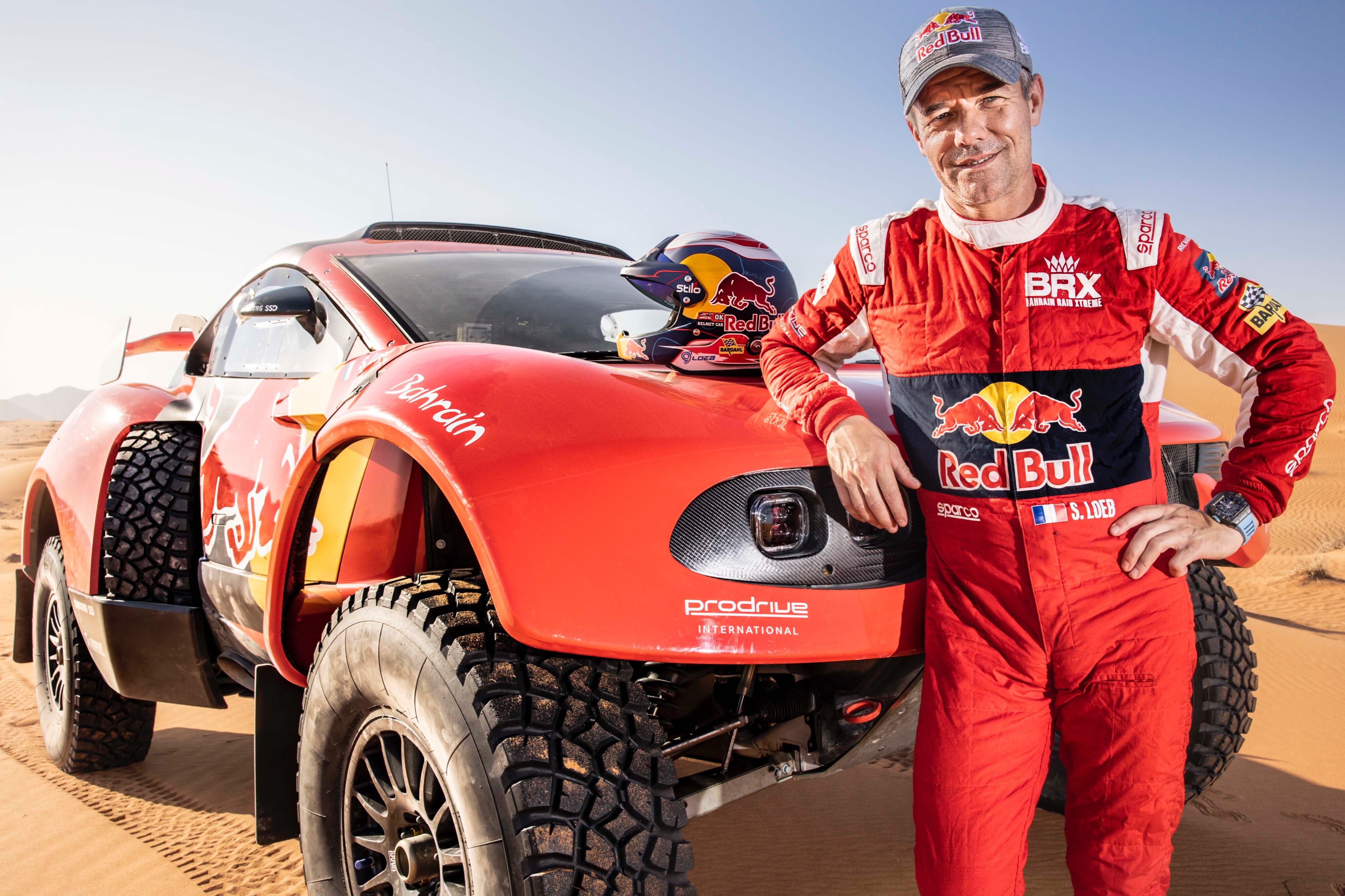 Sebastien Loeb, con el Hunter T1+ del equipo BRX, preparado por Prodrive. 6° Dakar para el 9 veces campeón mundial de Rally (WRC) y ganador de 8 ediciones del Rally de Argentina en Córdoba. Nani Roma y Orly Terranova son sus compañeros en esta edición. Los coches son impulsados con biocombustible gen2, elaborado a partir de residuos agrícolas; se calcula que esto reducirá en 28 toneladas el CO2 emitido a la atmósfera.