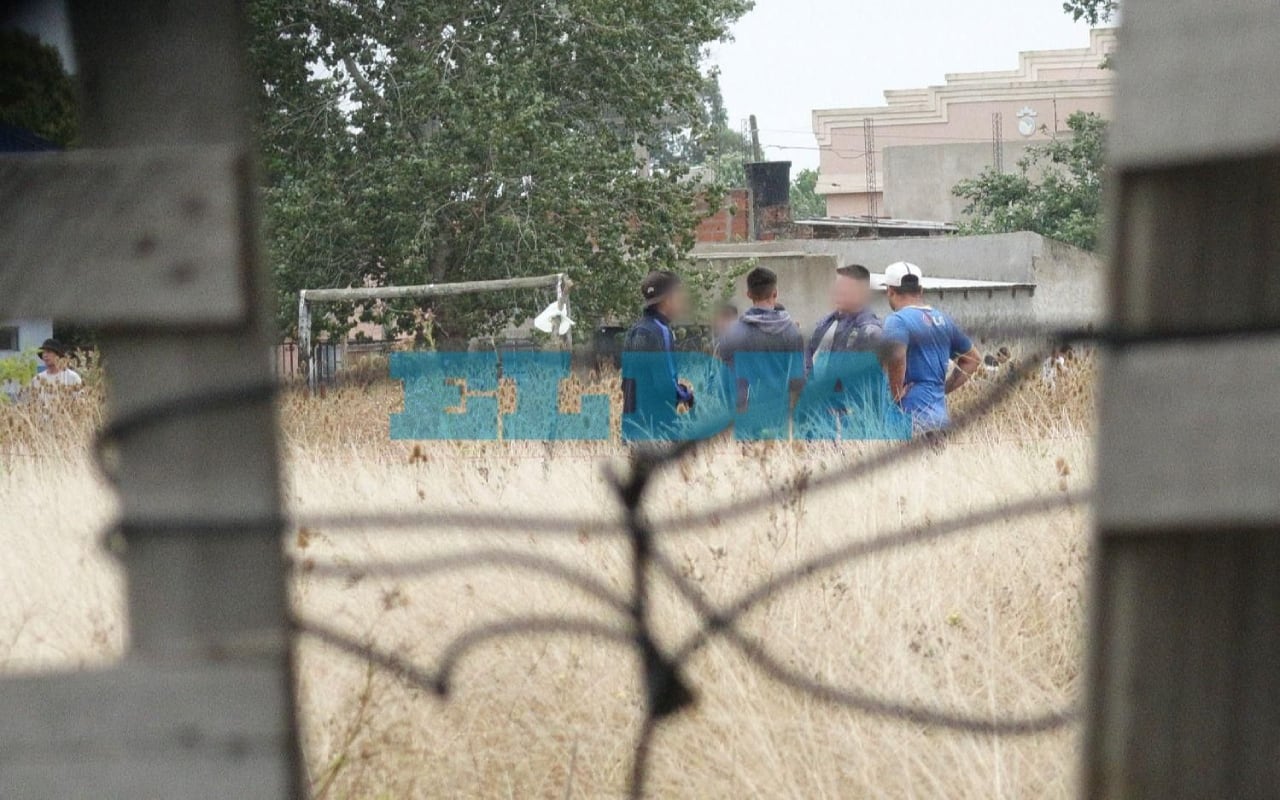 Detuvieron a un hombre y desalojaron a más de 30 personas del intento de toma de tierras en La Plata.