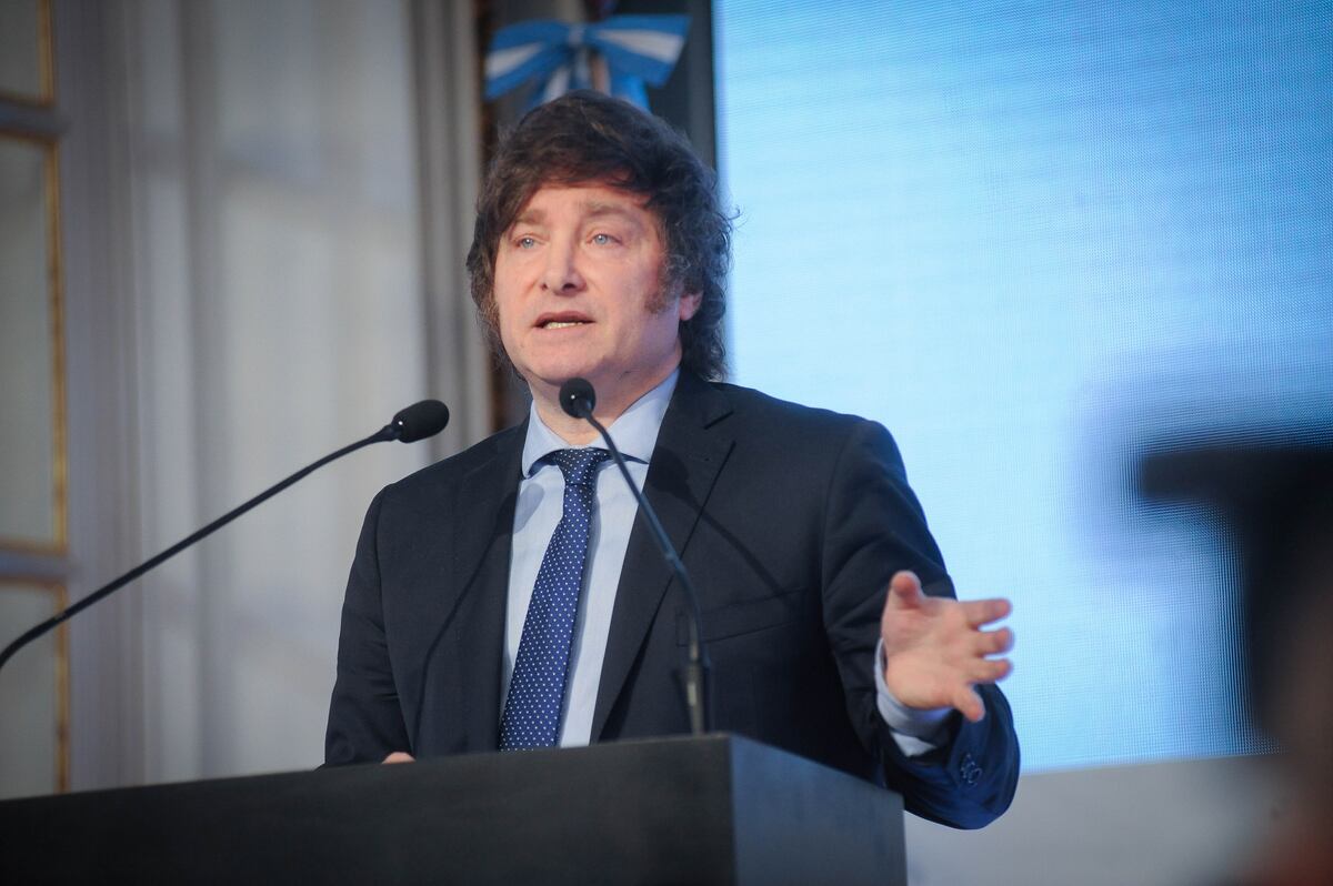 Javier Milei analiza viajar a los Estados Unidos para disipar dudas sobre su “plan dolarizador”