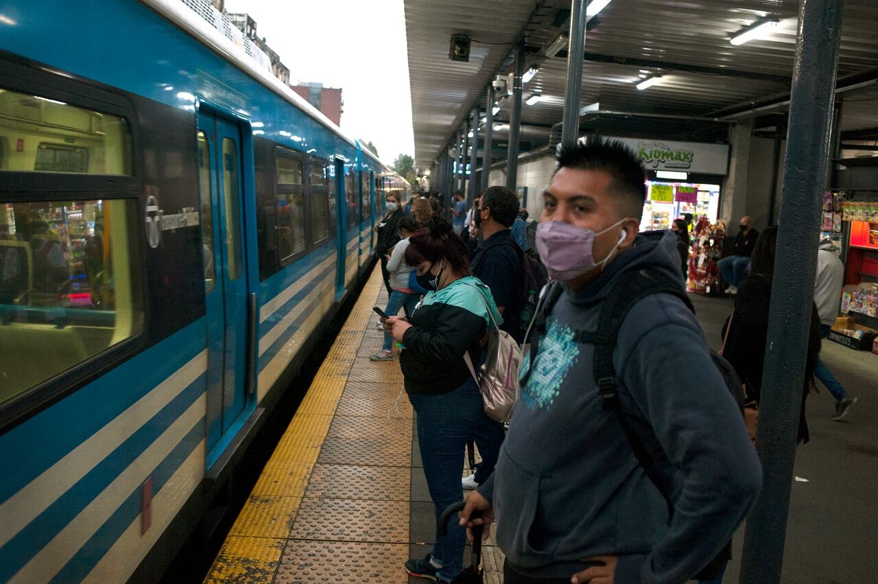 El Tren Sarmiento es una de las principales vías que conectan la zona oeste con la Ciudad de Buenos Aires. 