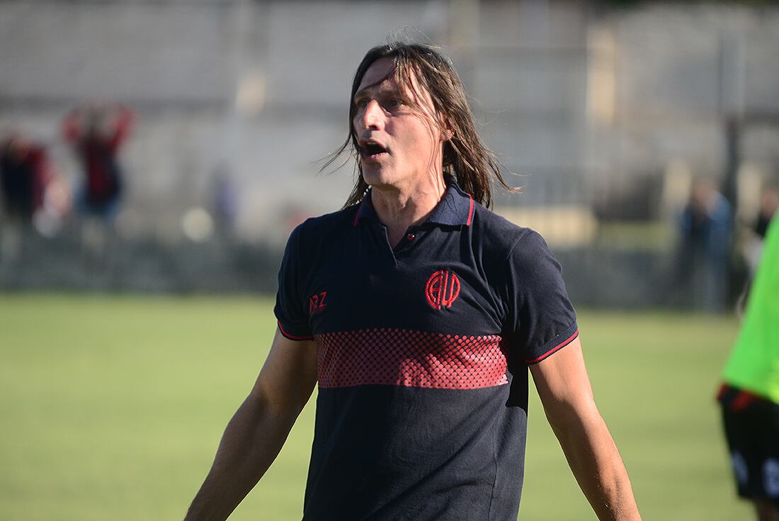 Juan Carlos Olave diretor técnico de Las Palmas. Partido Futbol Las Palmas vs Racing de Nueva Italia.
(José Gabriel Hernández / La Voz)