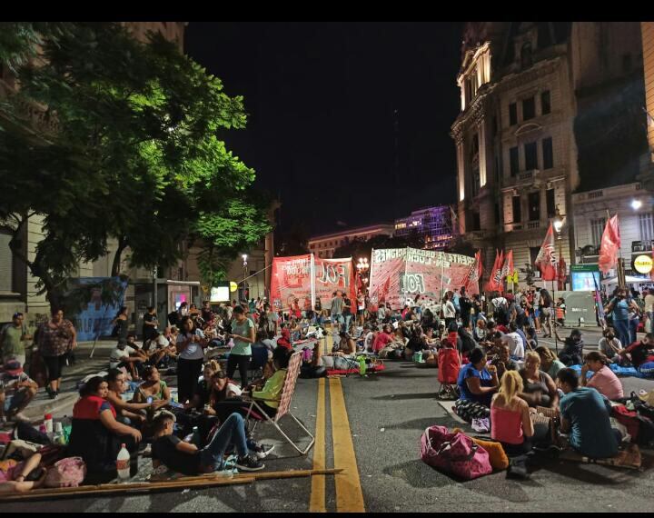 24 horas de acampe contra despidos del Gobierno de la Ciudad