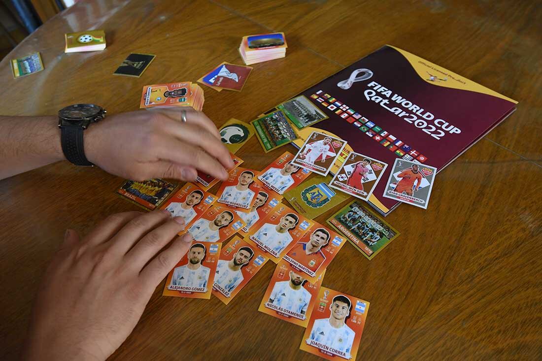 Furor por la colección de figuritas y album del mundial de futbol  QATAR 2022

Foto: José Gutierrez/ Los Andes