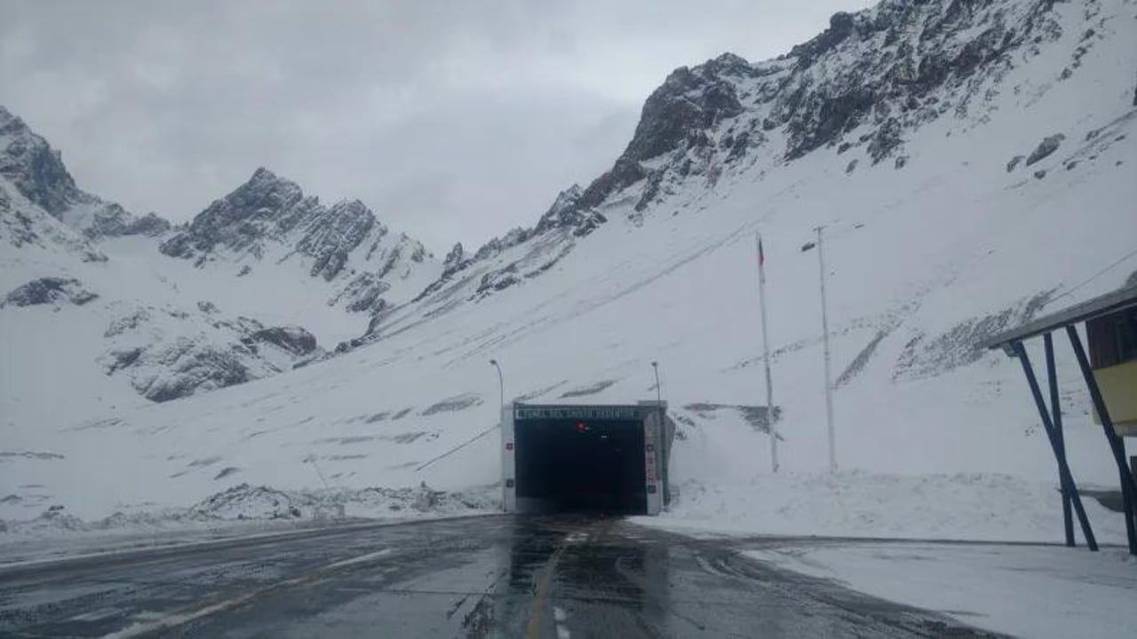 El Paso Cristo Redentor continúa cerrado y se esperan más nevadas: ¿cuándo se volverá a abrir?