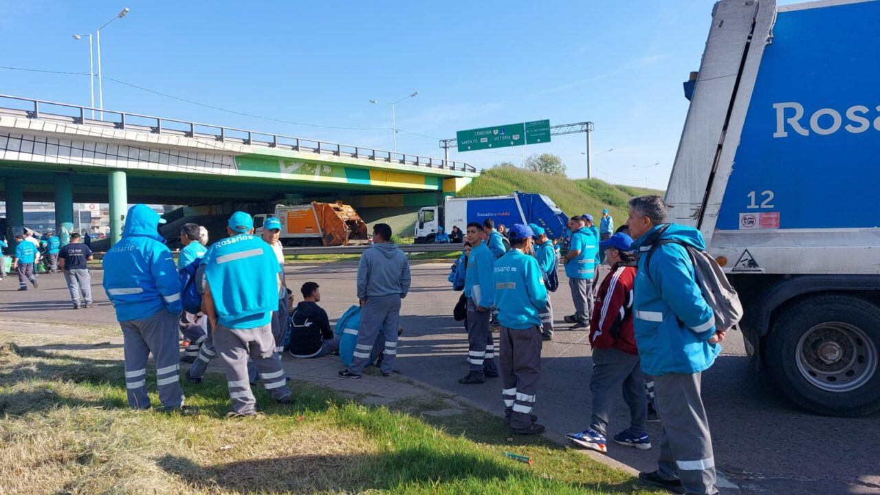 Los trabajadores cortaron el tránsito en Circunvalación y Presidente Perón el día después de la denuncia.