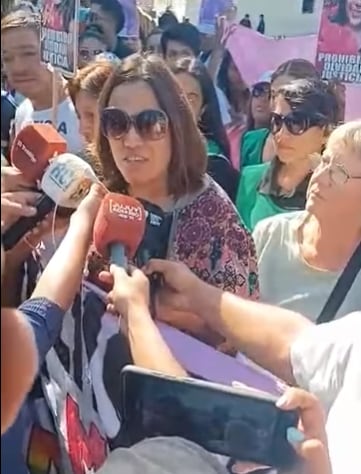 La abogada Mariana Vargas habló este jueves con los periodistas en la planta baja de los Tribunales.