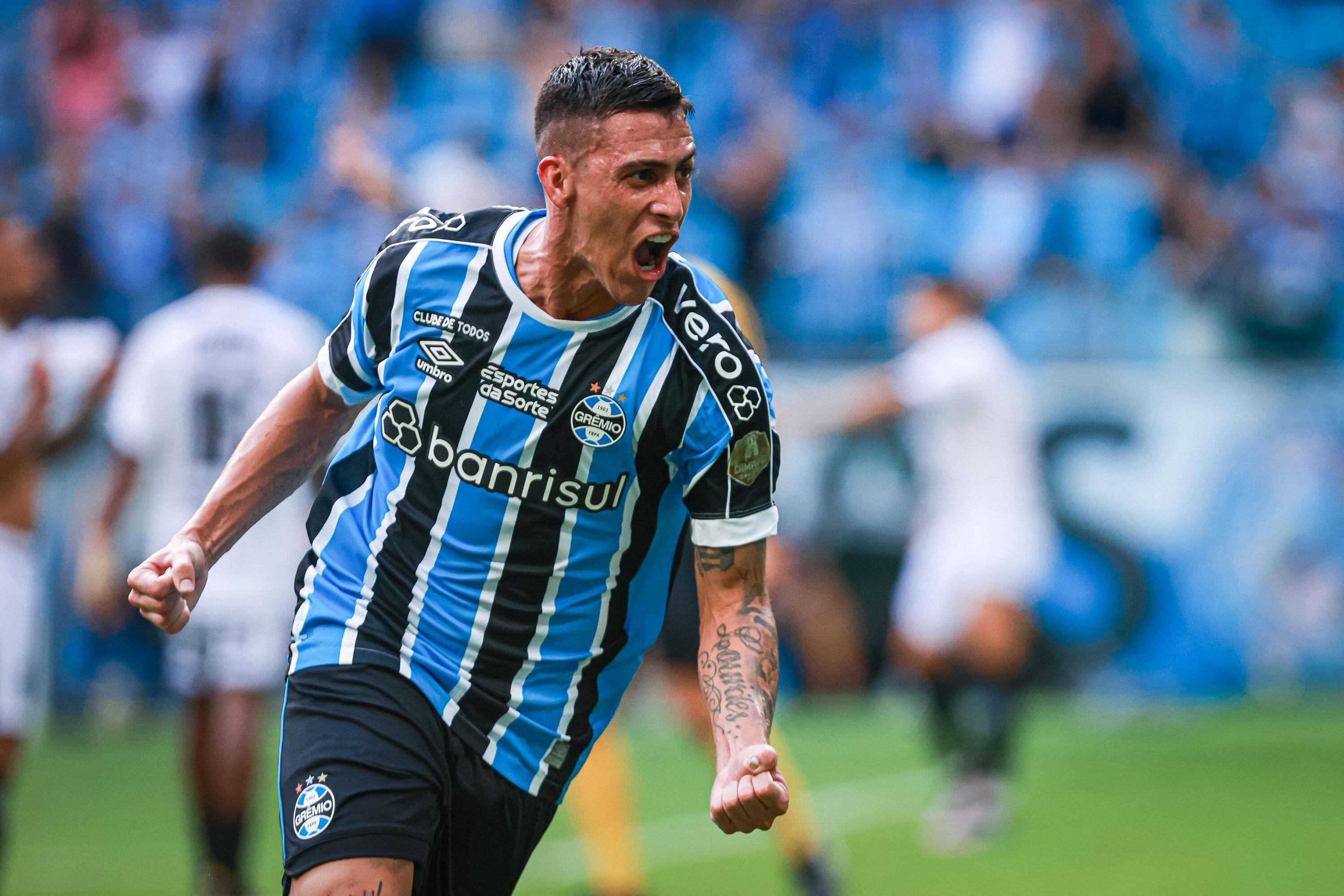 El ex-Talleres Cristian Pavón hizo un gol y repartió dos asistencias en su debut con el Gremio. (@Brasileirao)