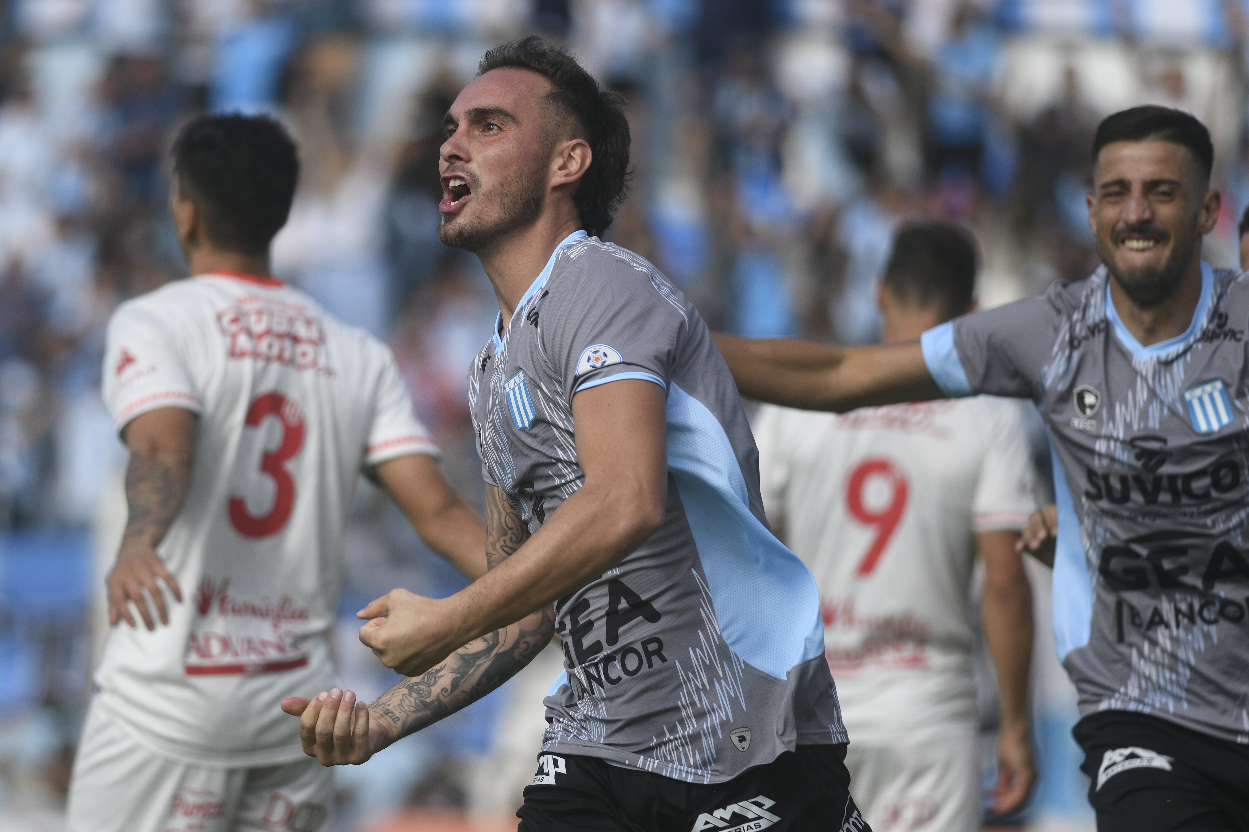 Racing y su partido ante Arsenal de Sarandi. (Ramiro Pereyra / La Voz).