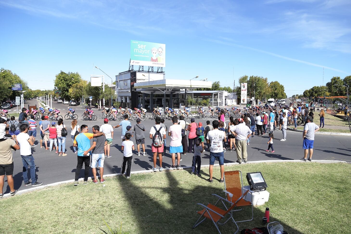 Cada año gran cantidad de público sigue de cerca la Vuelta Ciclística. 