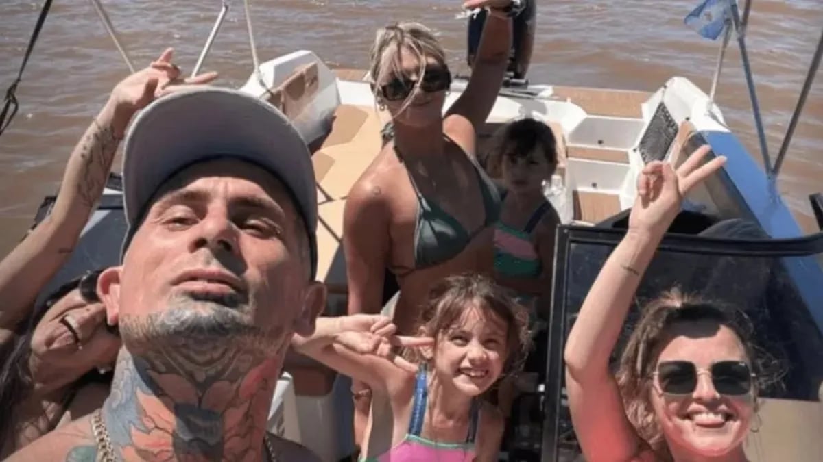 Emanuel Noir de Ke Personajes se mostró recuperado y disfrutando de unas vacaciones con su nueva novia y sus hijas