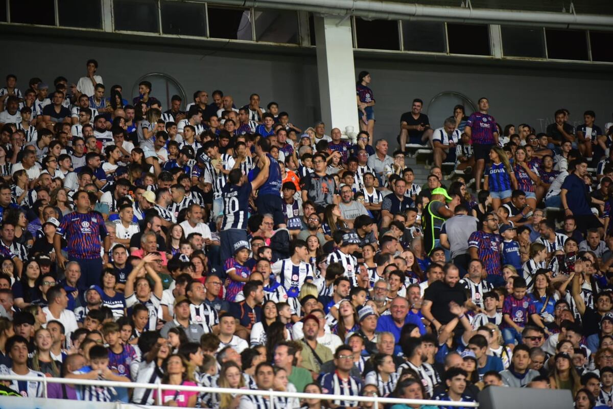 De la Willington al altar: le propuso casamiento en el partido Talleres - River y emocionó a la tribuna