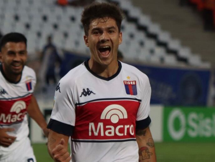 Lucas Blondel, en el primer remate de Tigre sobre el arco de Godoy cruz, convirtió un golazo que puso en ventaja al matador en el estadio Malvinas Argentinas.