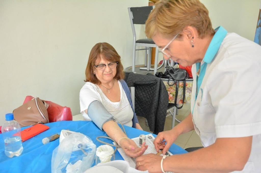 Taller ”Sal de Mi Corazón” continúa recorriendo Centros de Jubilados