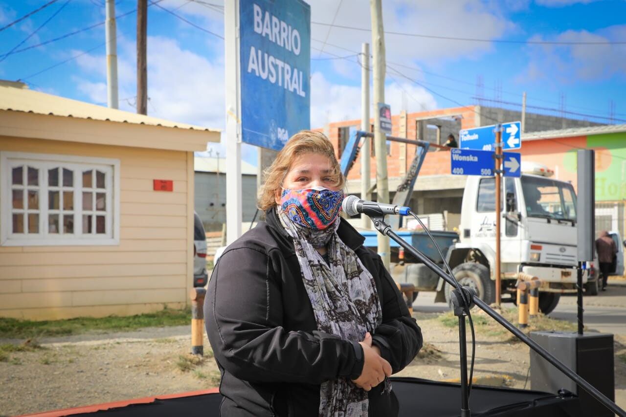 El intendente acompañó los festejos junto a los vecinos del barrio. “Agradezco a cada uno de los vecinos por el compromiso que han tenido en la construcción de una comunidad organizada y solidaria”, resaltó.