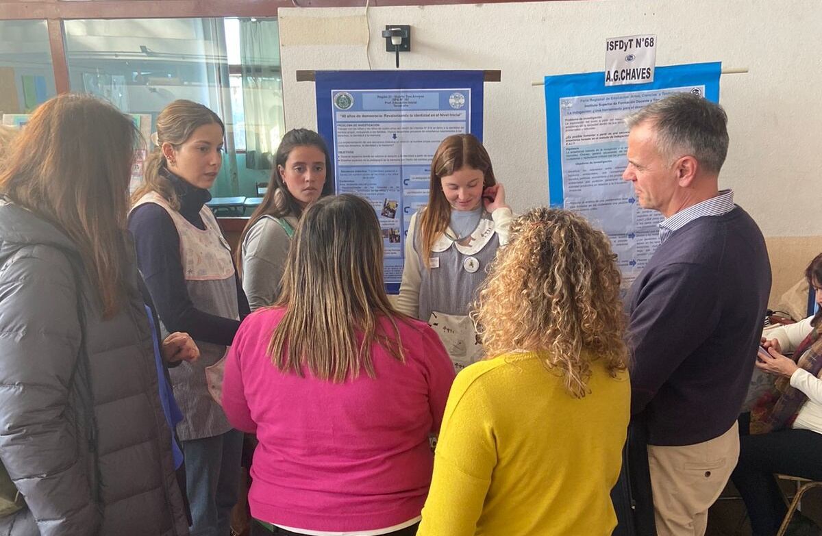 Representantes del MV Renovación en la Feria de  Educación Ciencias Arte y Tecnología Región 21