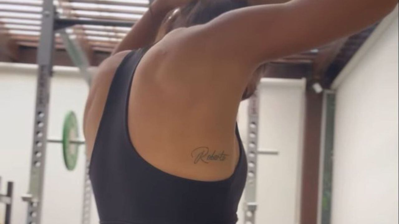 El nuevo tatuaje de Cinthia Fernández con la frase de "Roberto".