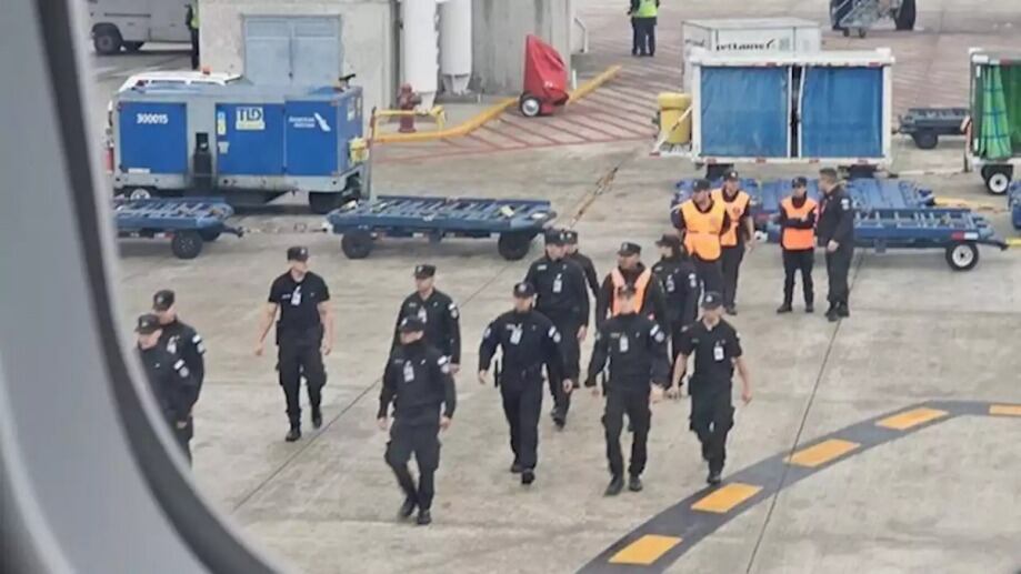 El vuelo de Aerolíneas estuvo retrasado siete horas por la amenaza de bomba.