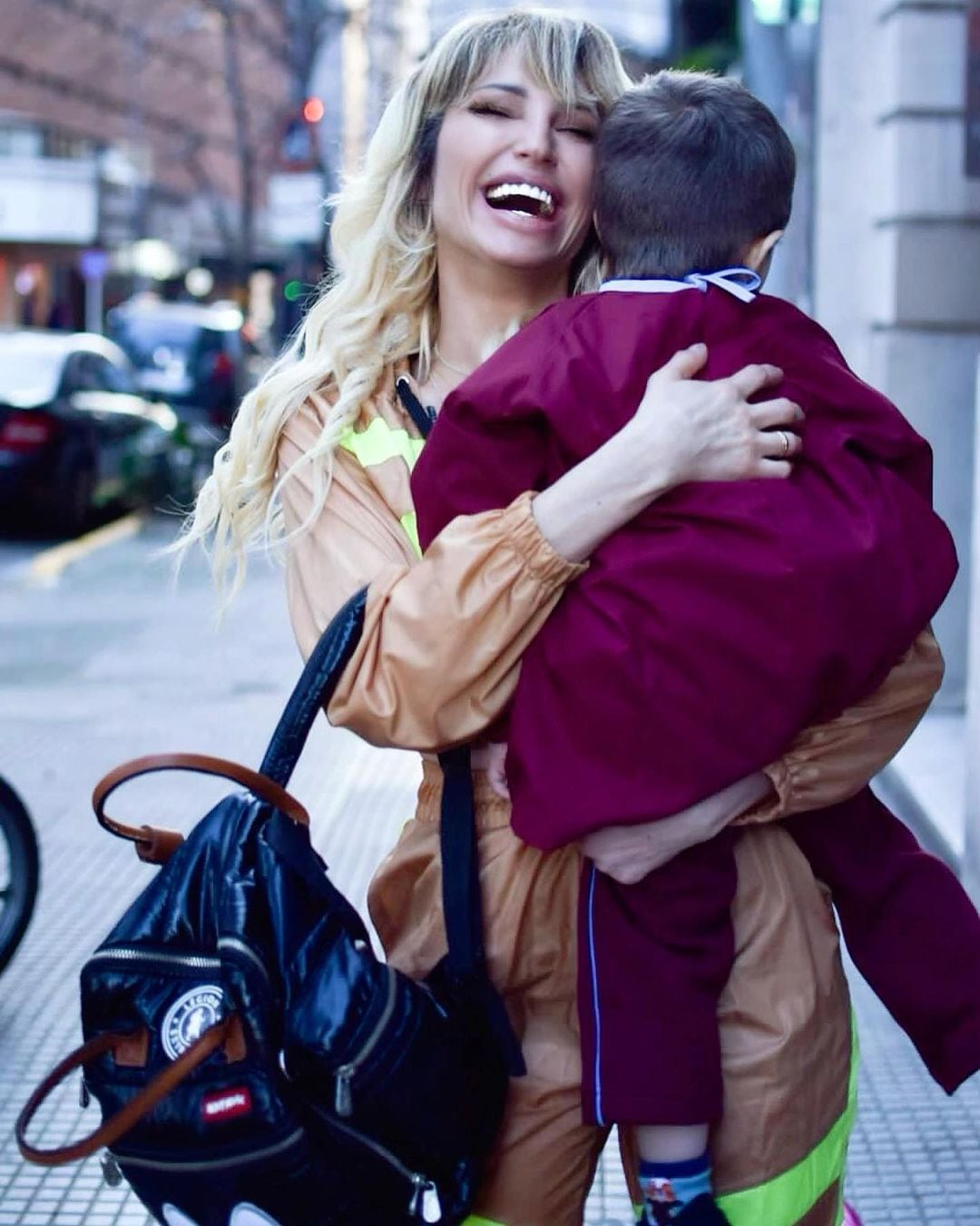 Vicky Xipolitakis con su hijo Salvador.