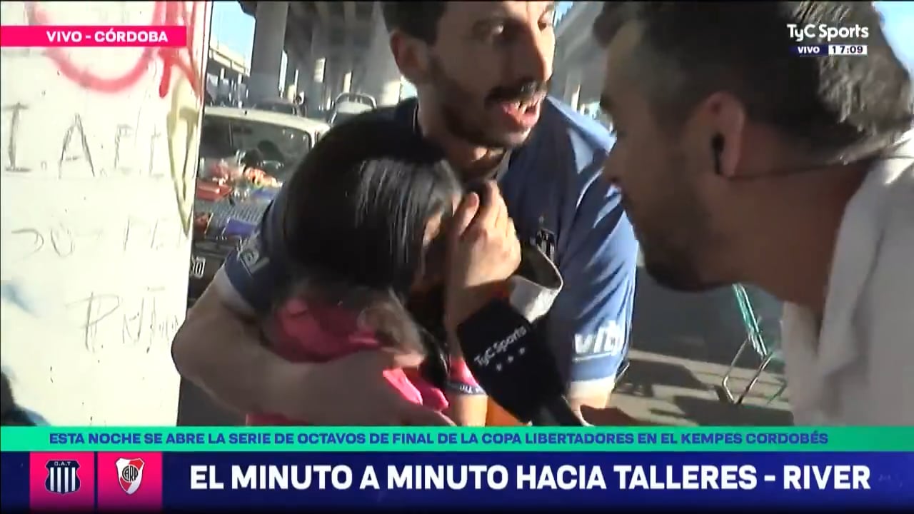 La emoción de padre e hija en la previa de Talleres-River. (Captura).