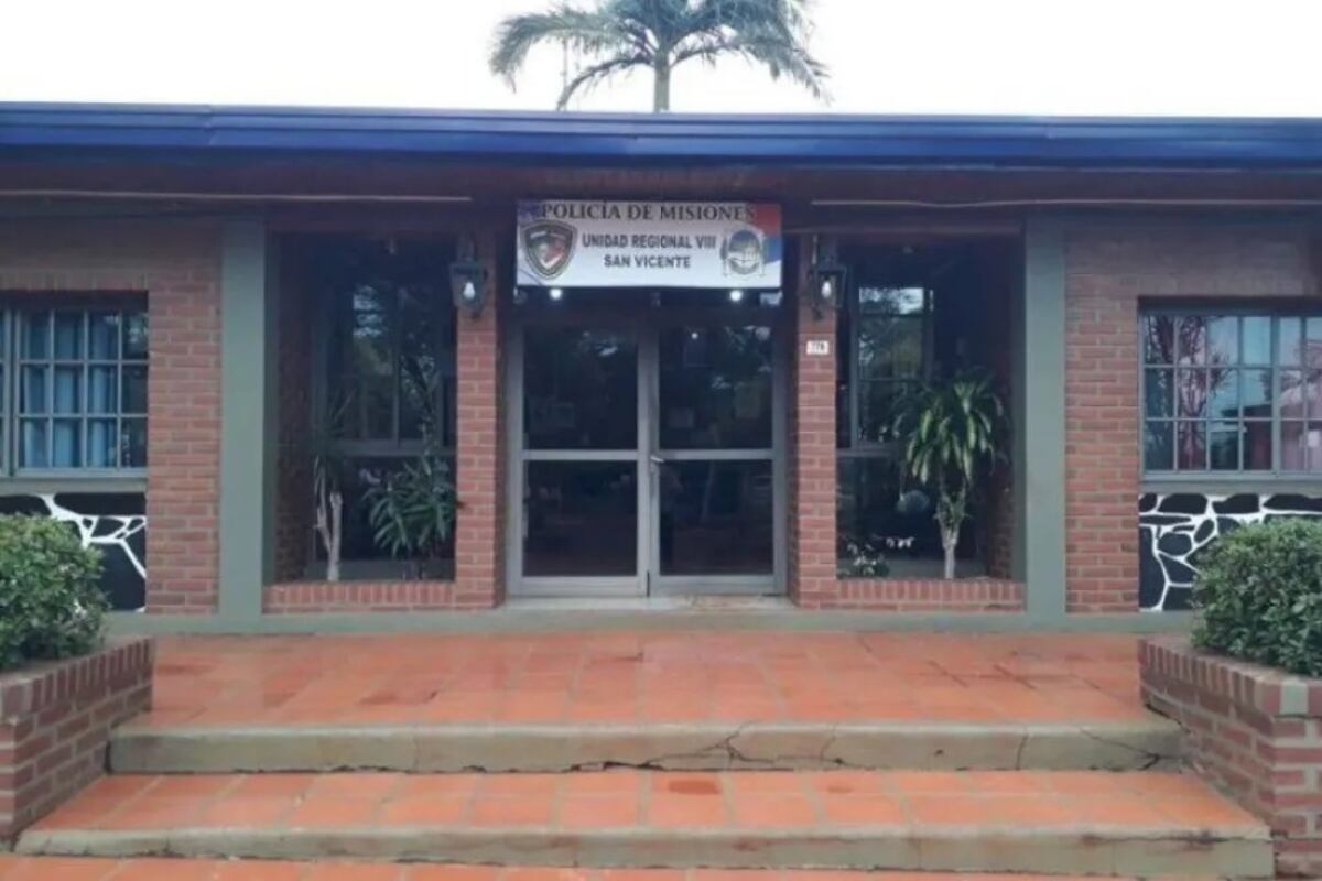 Investigan el fallecimiento de un joven que se descompensó en la comisaría de San Vicente