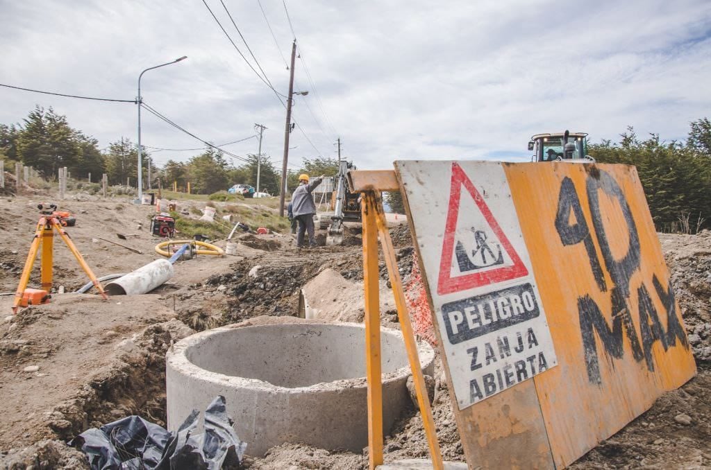 Continua la obra de instalación cloacal