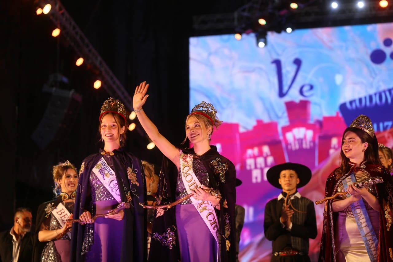 Nueva reina y virreina de la Vendimia de Godoy Cruz 2024.