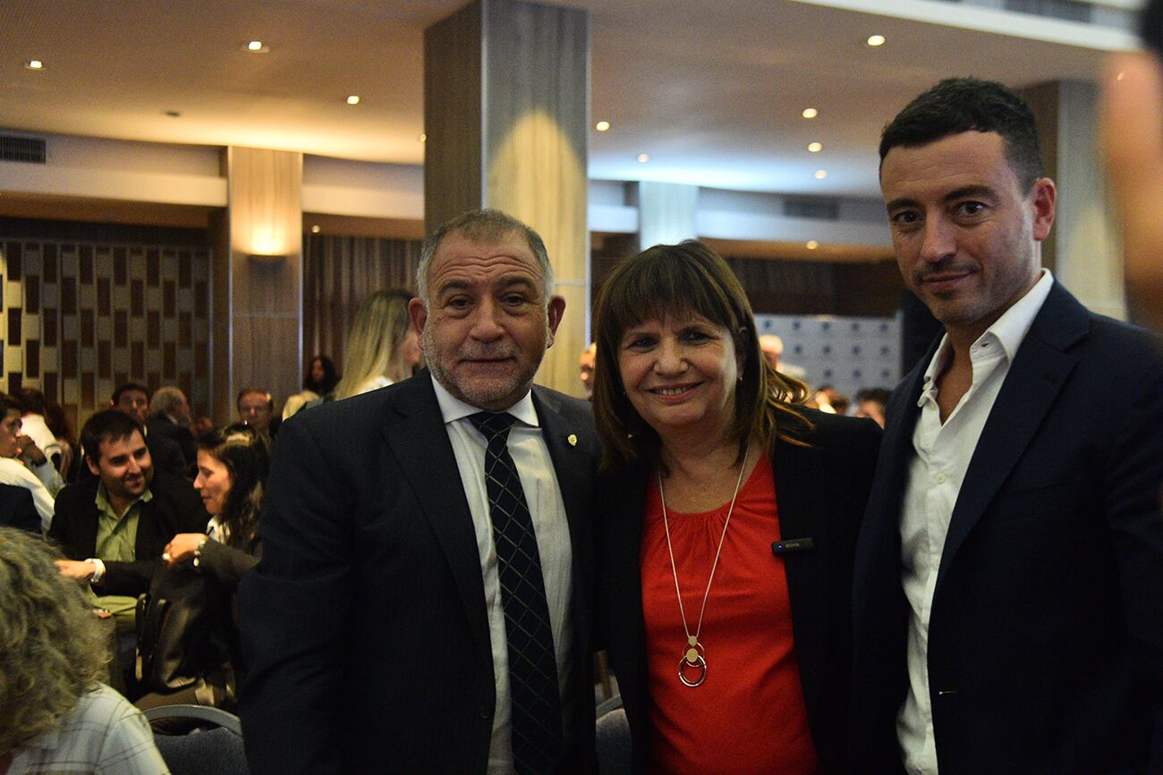 Luis Juez, Patricia Bullrich y Rodrigo de Loredo juntos en Córdoba. 