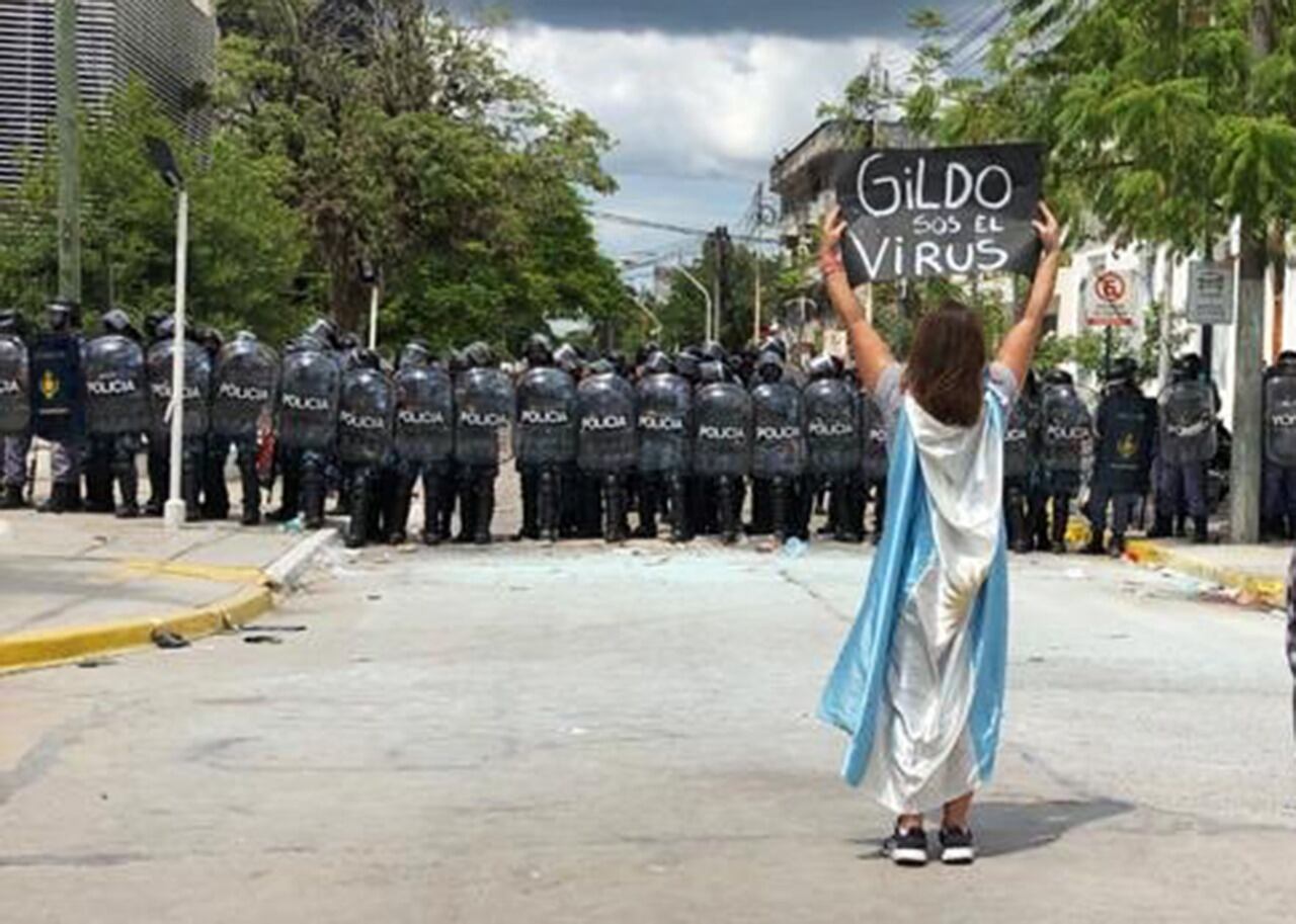 Protestas y represión en Formosa tras manifestaciones en contra de volver a la Fase 1 en la provincia.