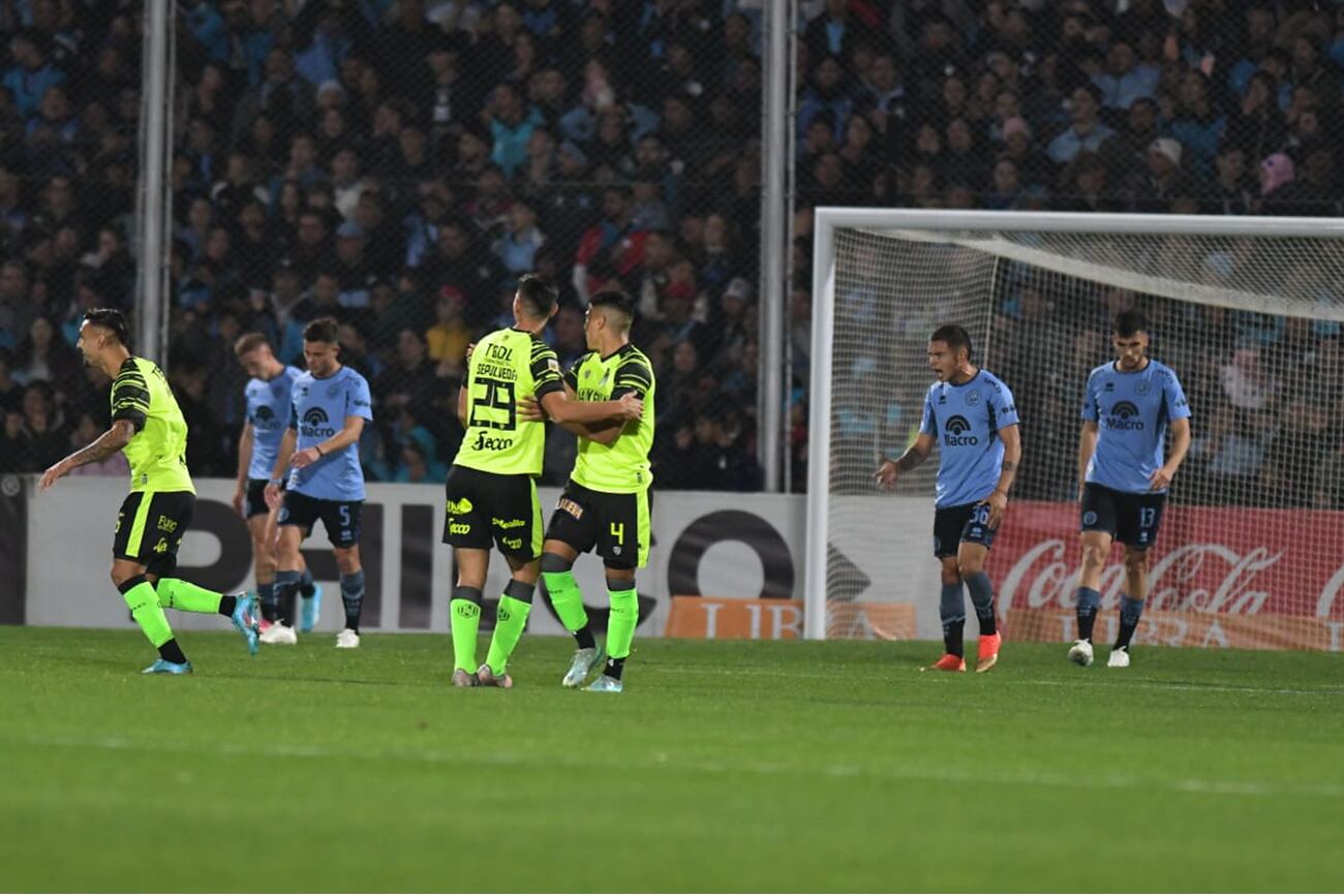 Belgrano se enfrenta a Barracas a Central por la fecha 23 de la Liga Profesional en el Gigante de Alberdi. (Facundo Luque / La Voz)