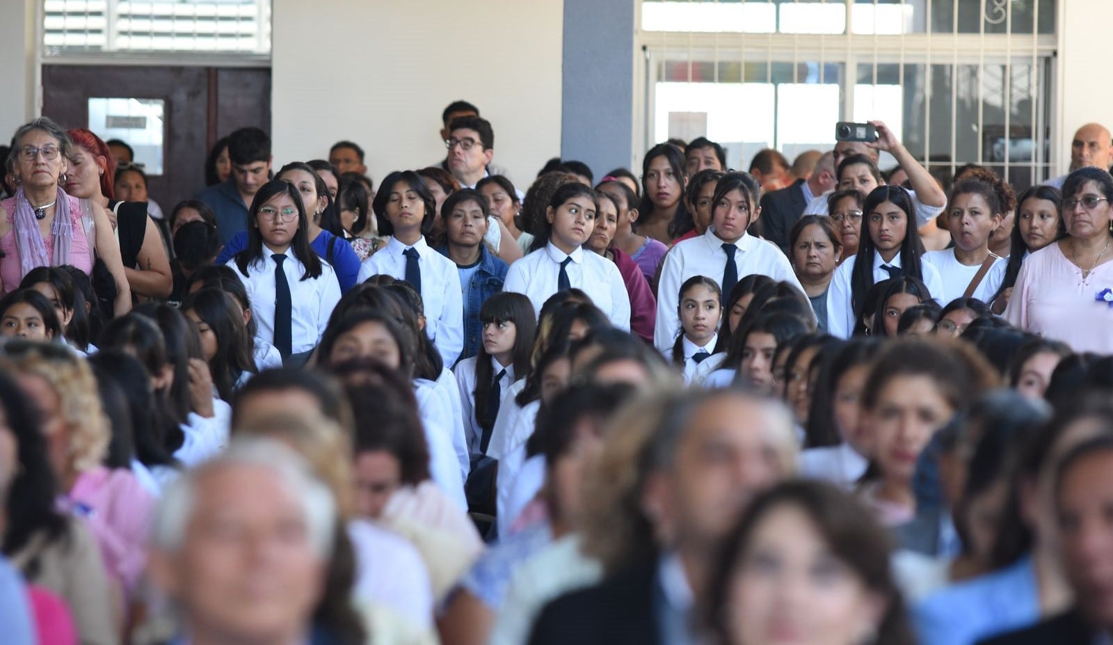 Autoridades, estudiantes y familiares presenciaron el acto oficial de inicio de clases en el Colegio Secundario N°3 "San José" de la ciudad de Perico.