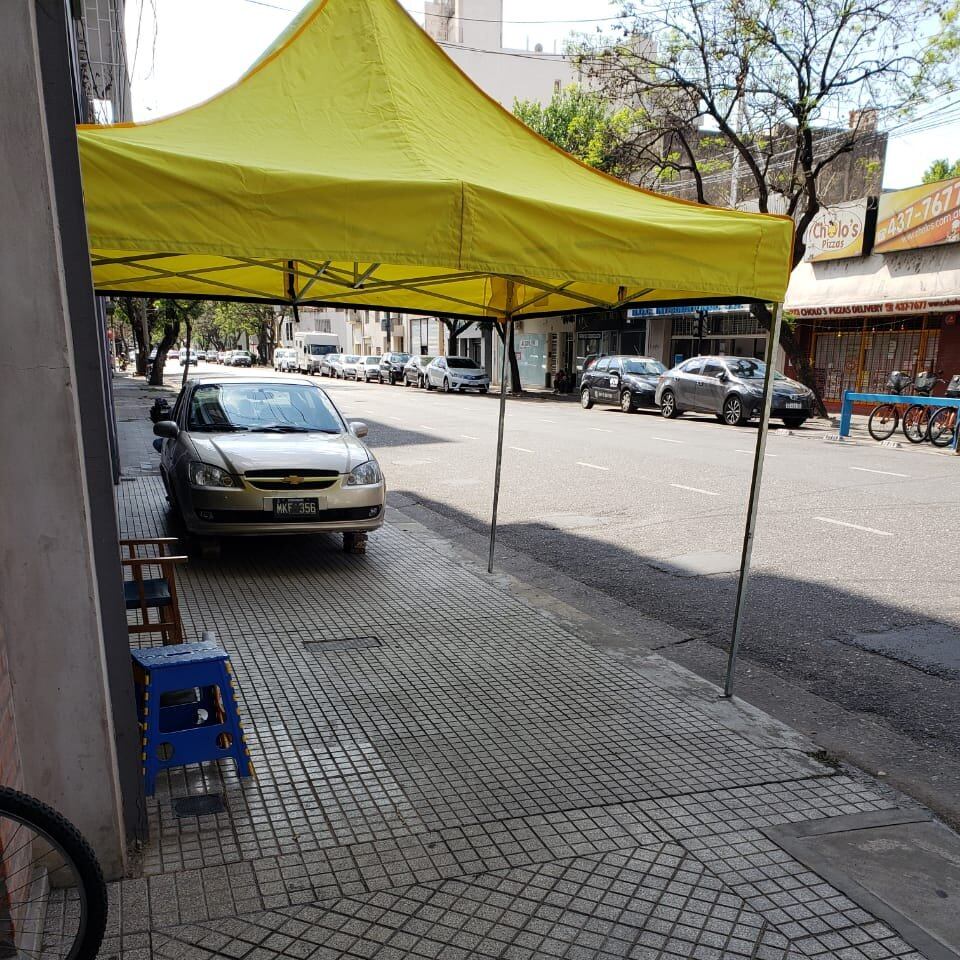 Auto en la puerta de aseguradora