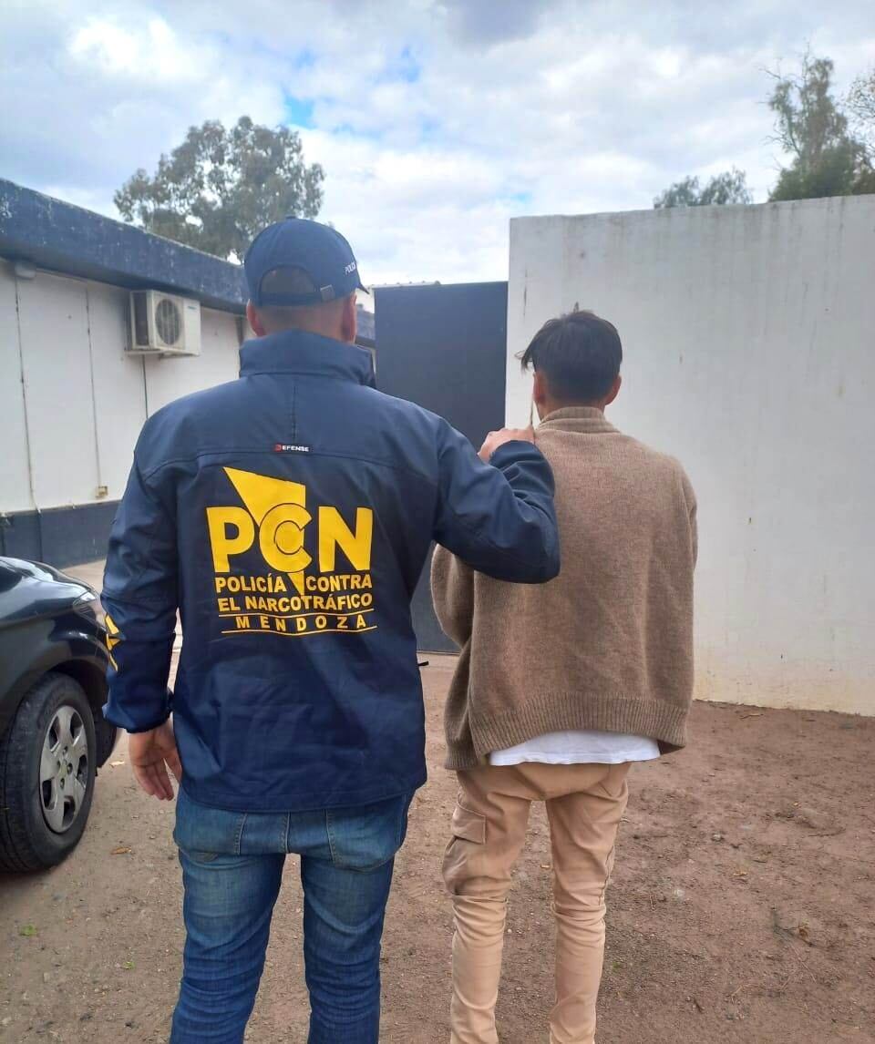 El joven de 18 años quedó detenido e incomunicado.