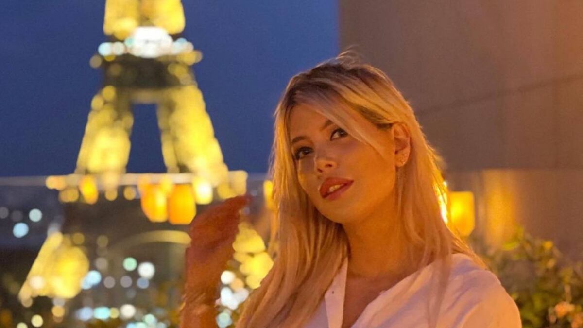 Wanda Nara posó frente al espejo con un look que conquistó a todos